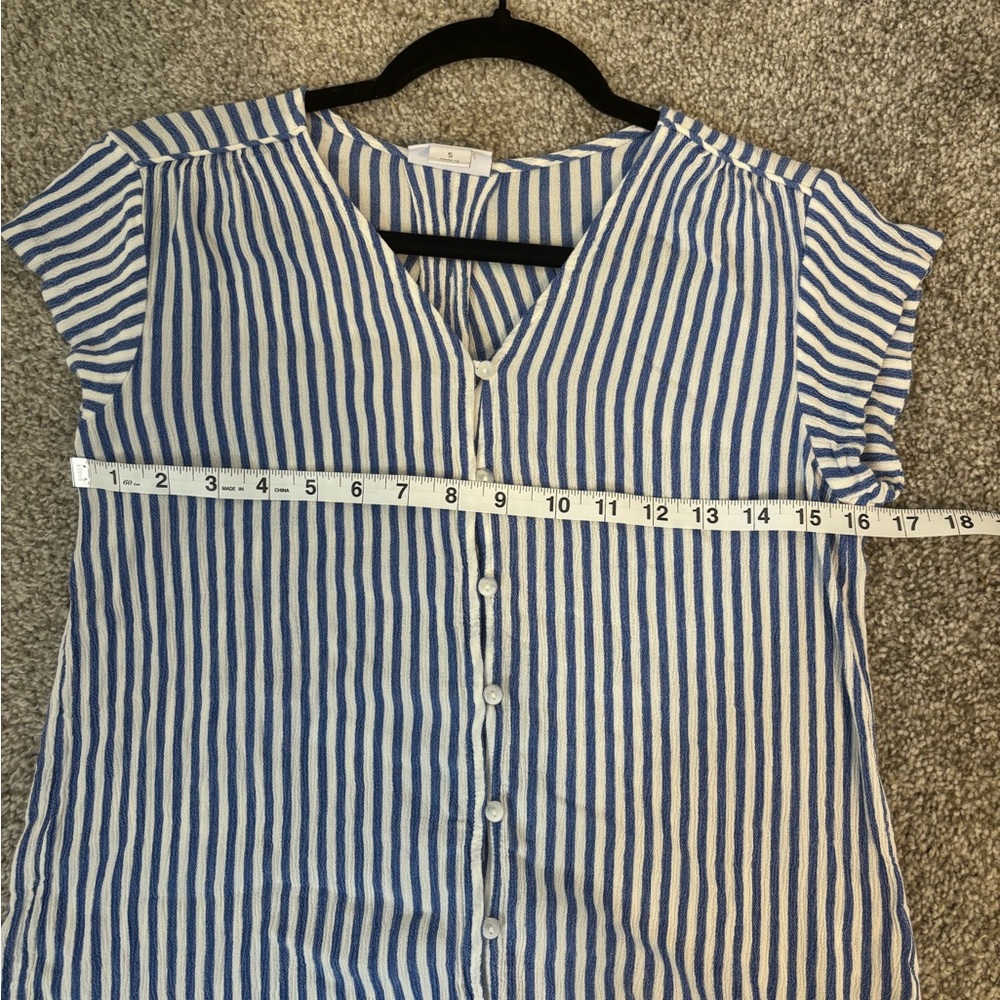 Liz Claiborne Women’s Blue and White Striped Button Up Shirt - Picture 6 of 6